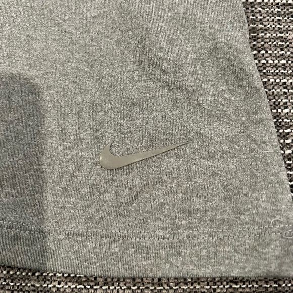 086. Nike dri-fit Racerback Athletic Tank gray L - Picture 2 of 4